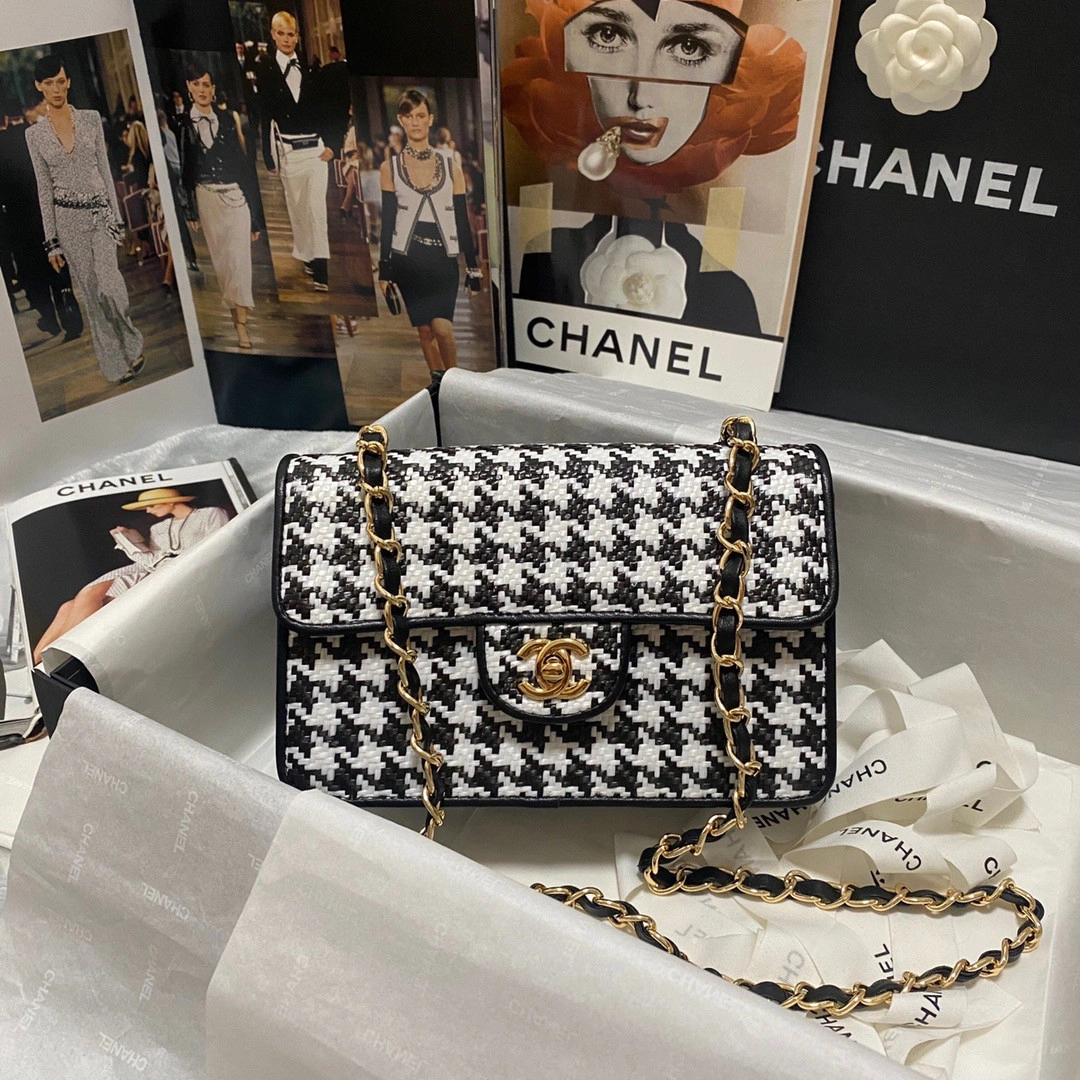 Trendy CHANEL FLAP BAG 484 - Image 4