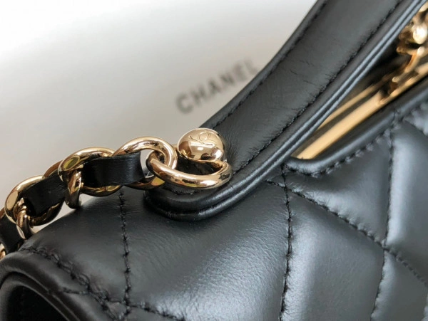 Trendy CHANEL FLAP PHONE HOLDER WITH CHAIN 1308 - Image 7