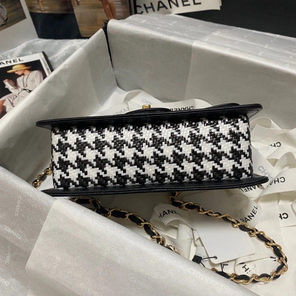 Trendy CHANEL FLAP BAG 484 - Image 6