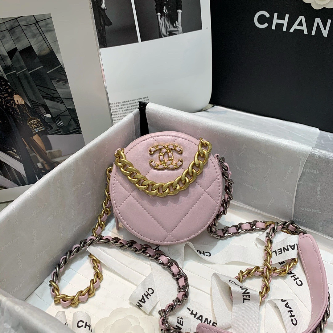 HighQuality CHANEL 19 CHANELUTCH WITH CHAIN 47