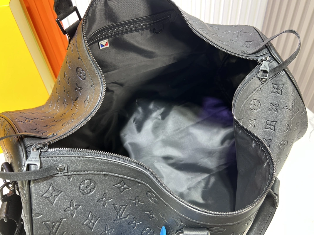 Affordable 7789 Louis Vuitton Travel Bags - Image 7