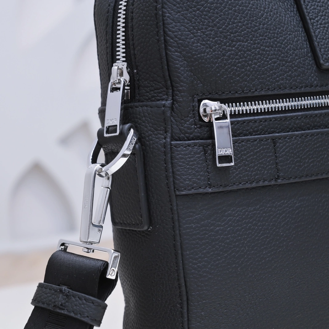 AllSeason 2686 Christian Dior AAA Man Handbags - Image 4