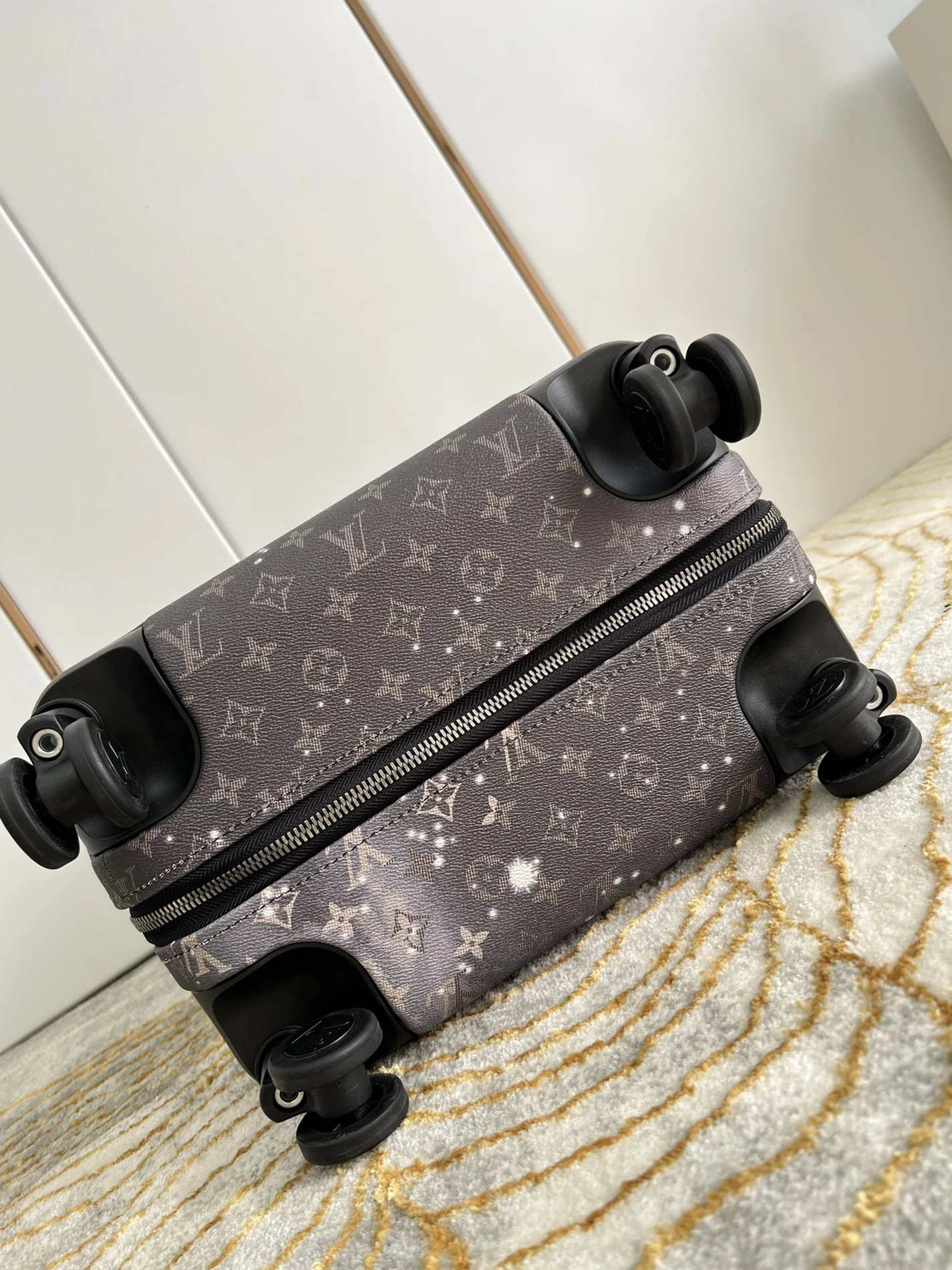 AllSeason 8784 Louis Vuitton Luggage - Image 5