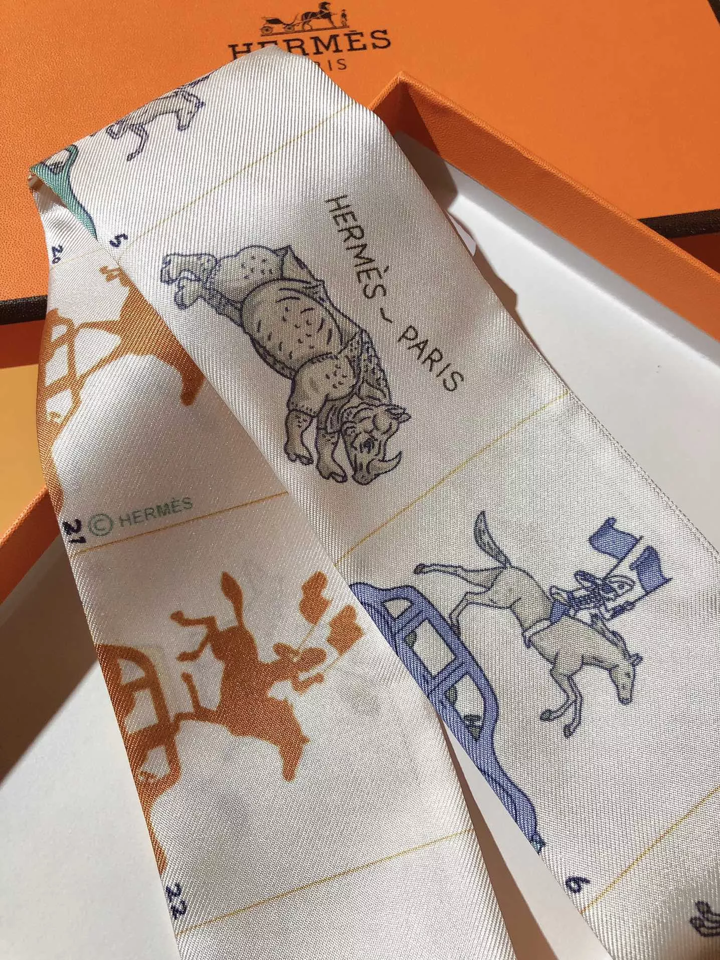 Bold 6982 Hermes Silk Scarf - Image 4