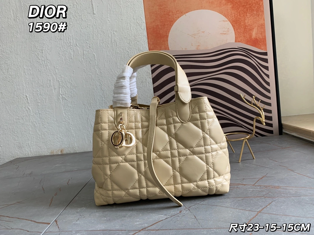 Breathable 2256 Christian Dior AAA Quality Handbags For Women