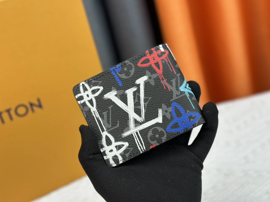 Breathable 388 Louis Vuitton LV Wallets