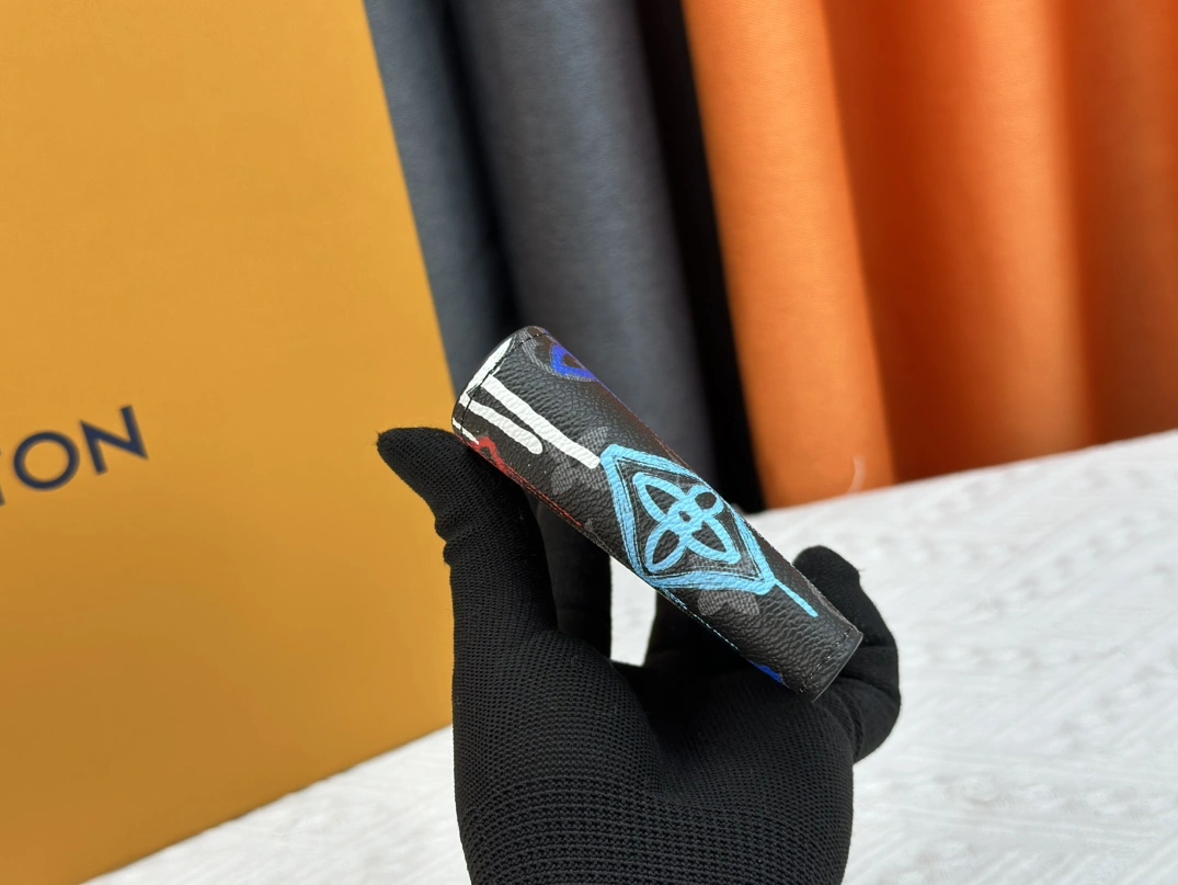 Breathable 388 Louis Vuitton LV Wallets - Image 3