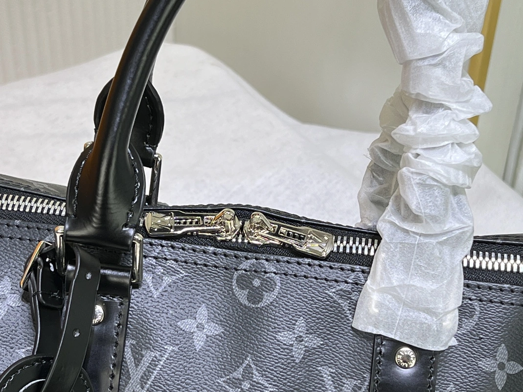 Bright 1360 Louis Vuitton Travel Bags For Unisex - Image 4