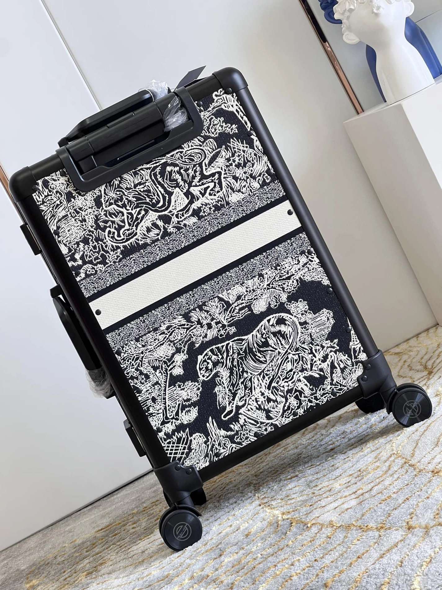 Bright 6327 Christian Dior Luggage and Duffle - Image 5