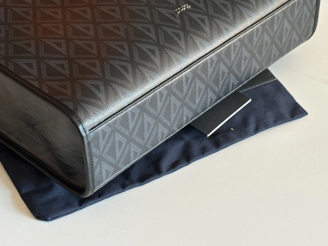 Bright 9260 Christian Dior AAA Man Handbags - Image 7