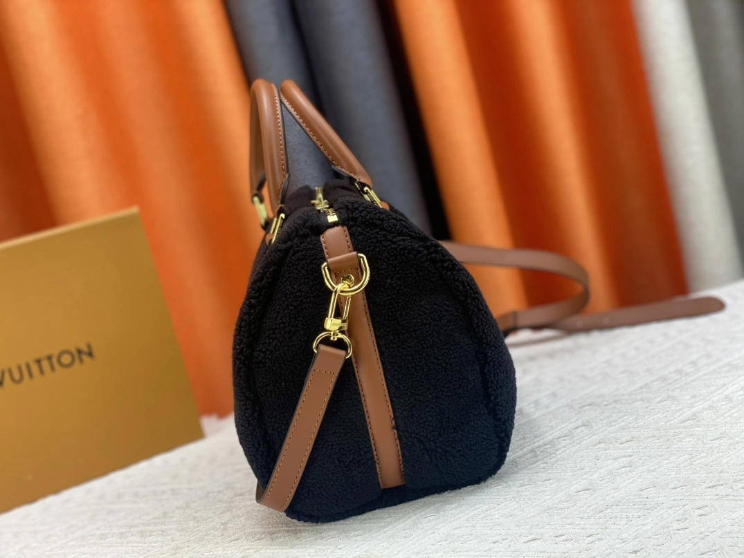 Bright 9511 Louis Vuitton AAA Quality Handbags For Women - Image 3