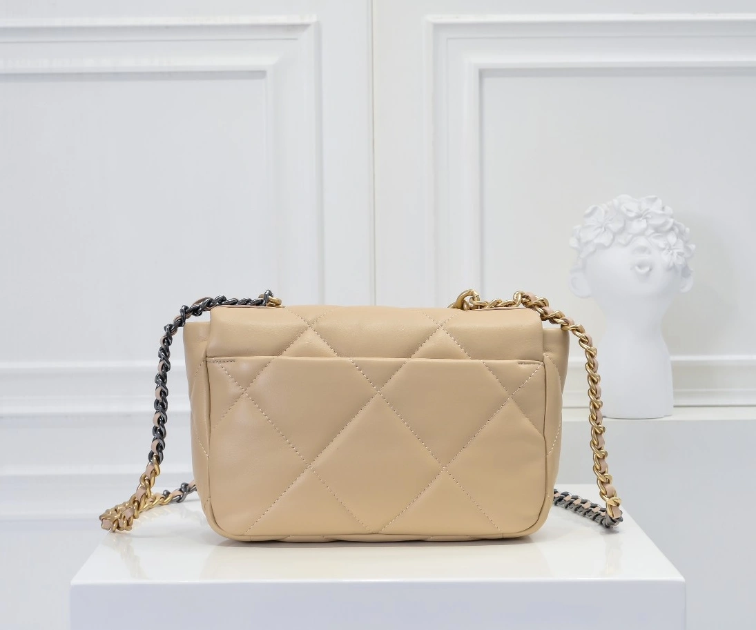 Chanel AAA Quality Messenger Bags For Women Comfortable 1124