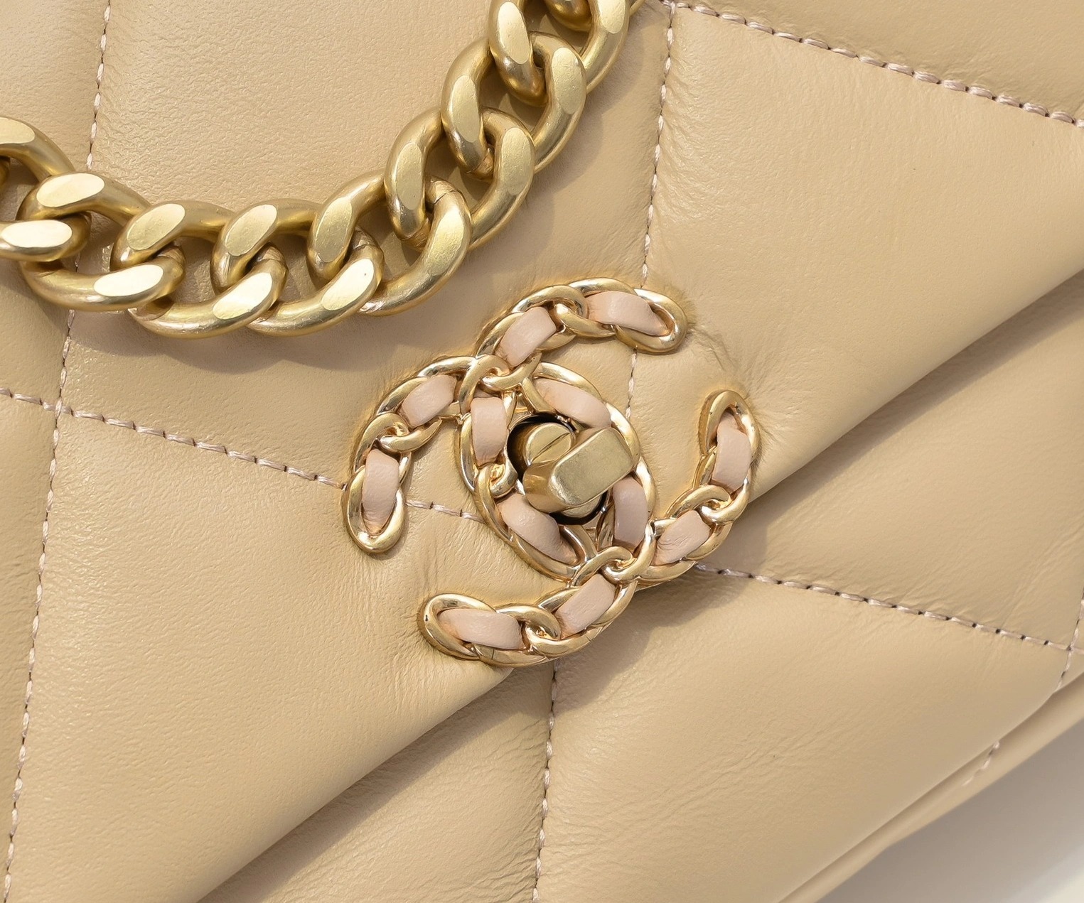 Chanel AAA Quality Messenger Bags For Women Comfortable 1124 - Image 4