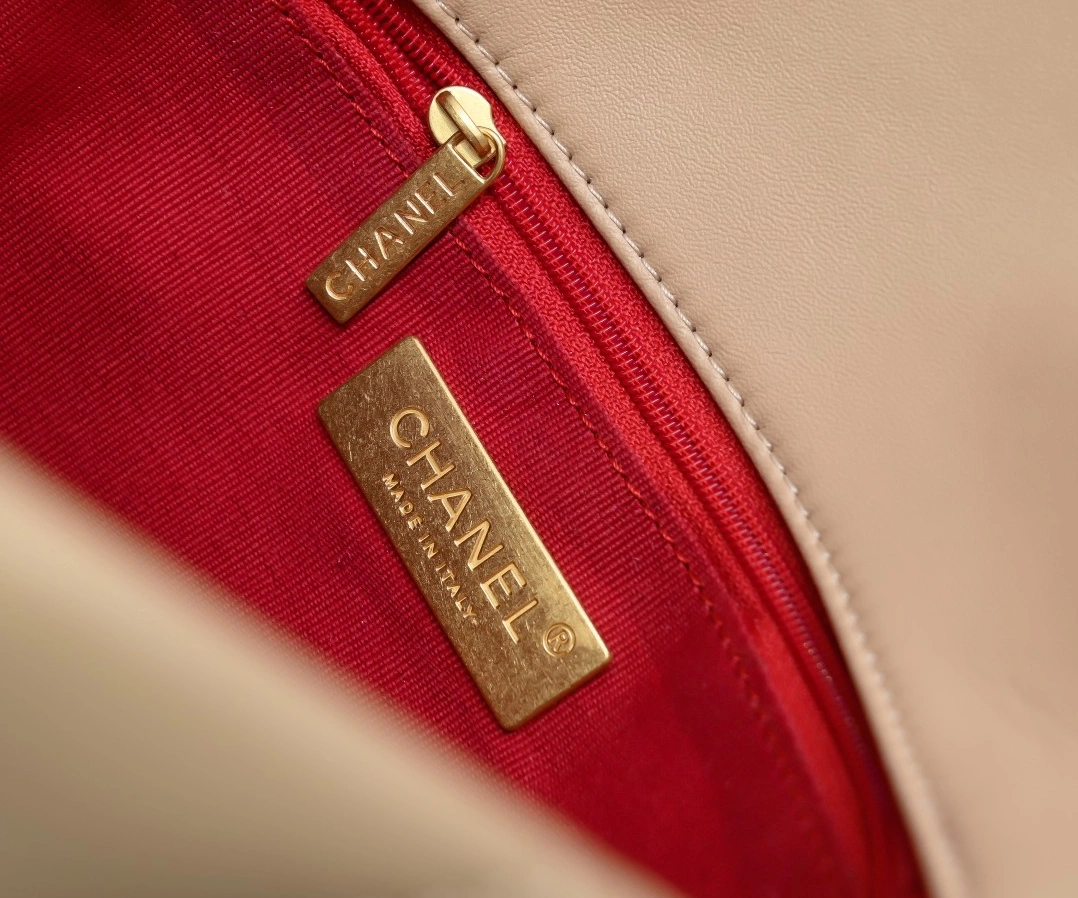 Chanel AAA Quality Messenger Bags For Women Comfortable 1124 - Image 7