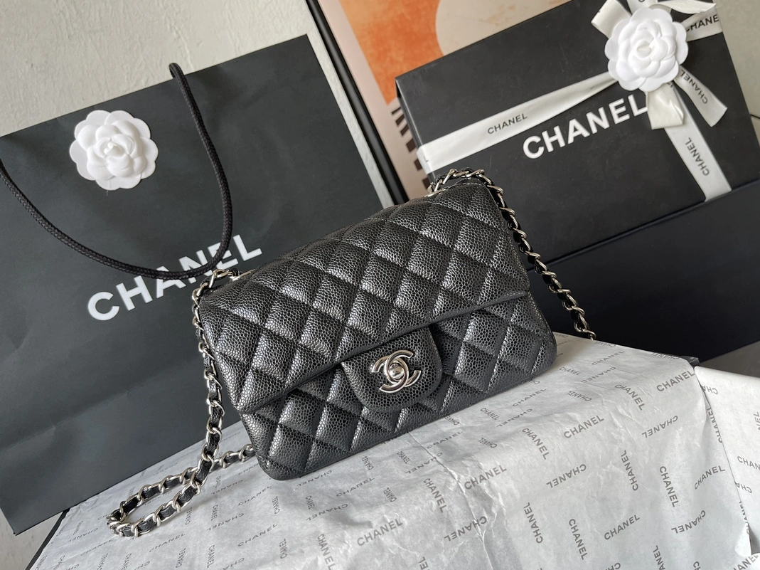 Chanel AAA Quality Messenger Bags For Women Resilient 6177