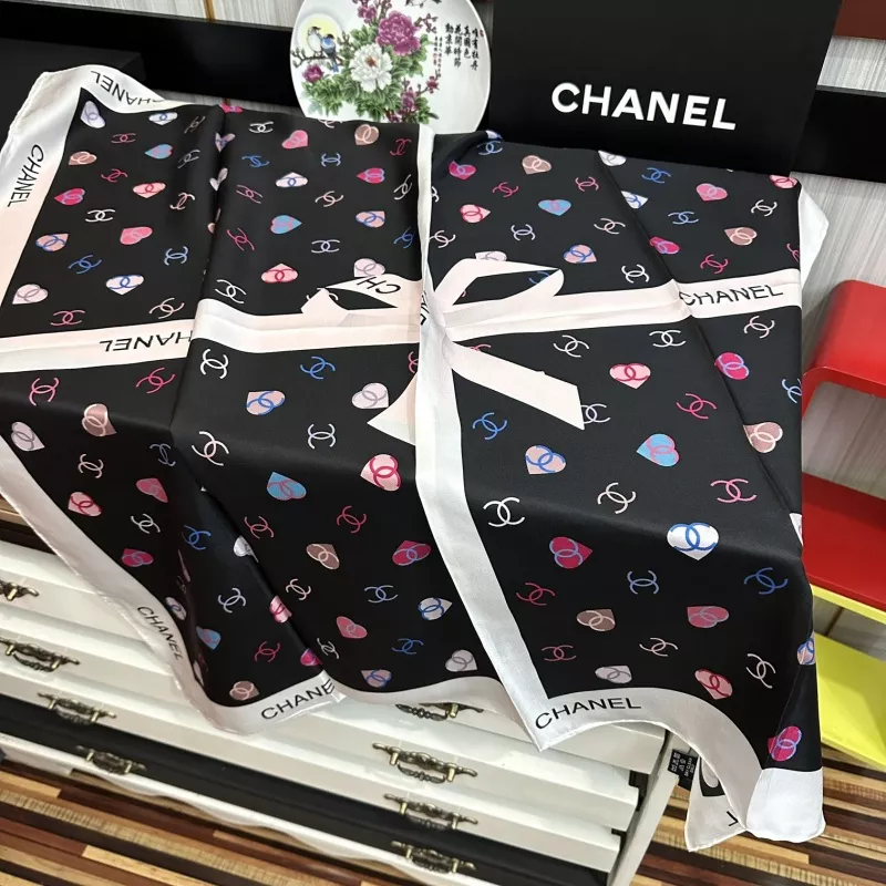 Chanel Silk Squares ModernLook 4235 - Image 4