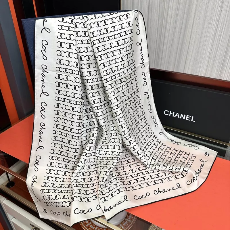 Chanel Silk Squares Unique 4040 - Image 4