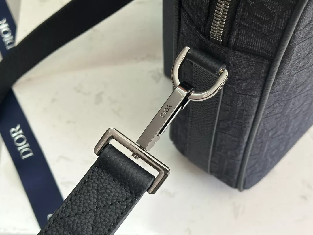 Christian Dior AAA Man Handbags Refined 6934 - Image 6