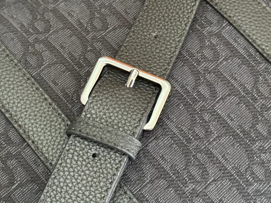 Christian Dior AAA Man Handbags Refined 6934 - Image 7