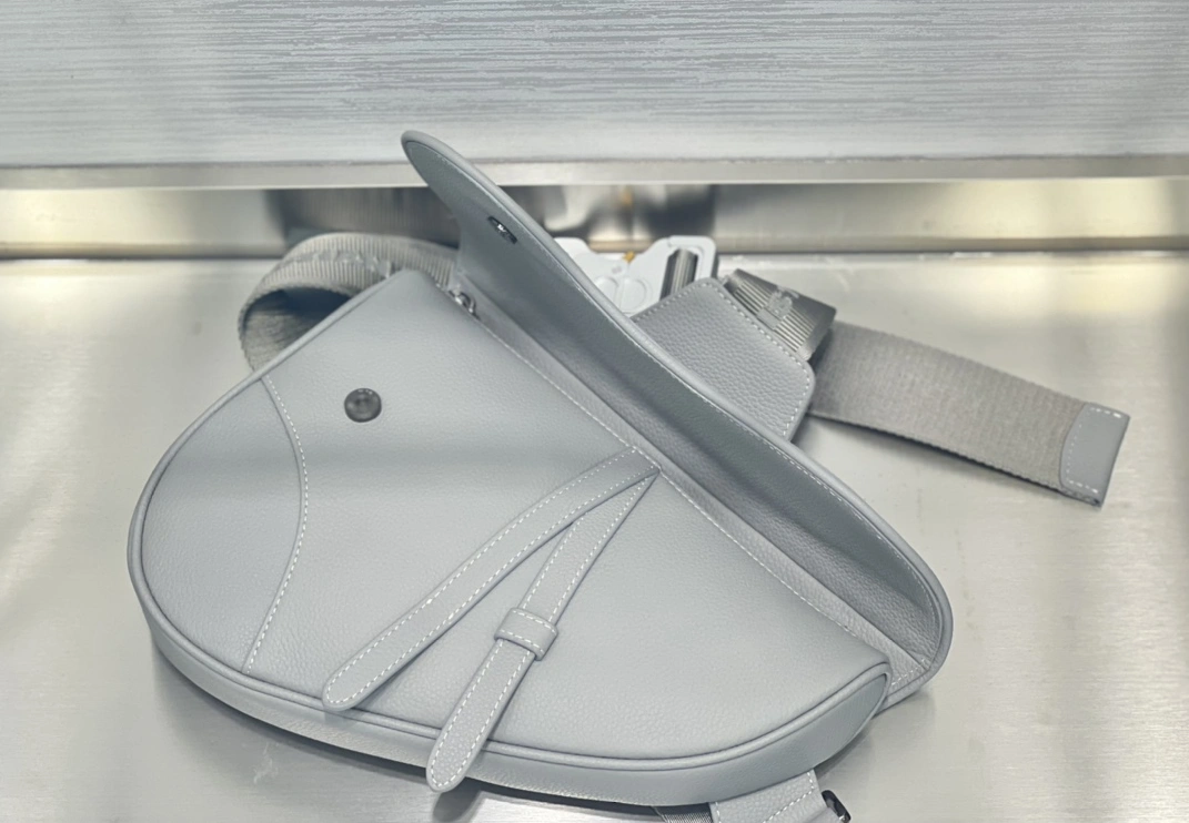 Christian Dior AAA Man Messenger Bags Affordable 3778 - Image 5