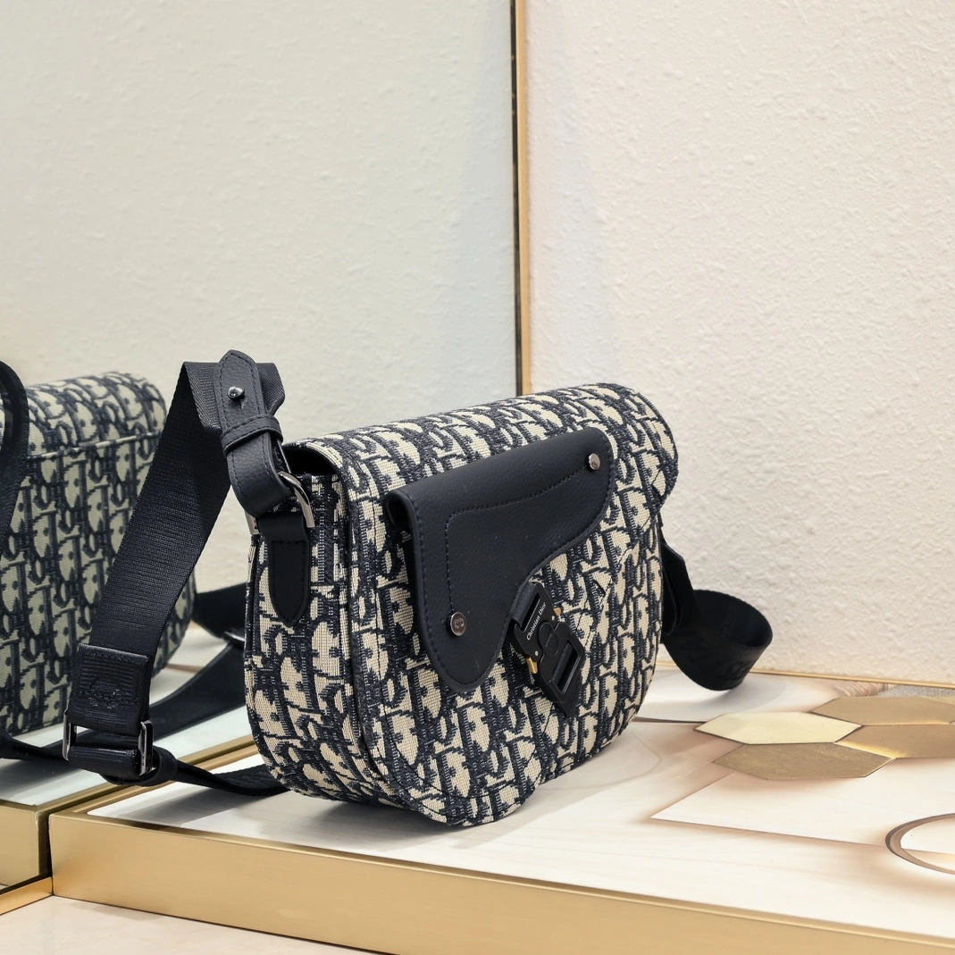 Christian Dior AAA Man Messenger Bags Classic 8529