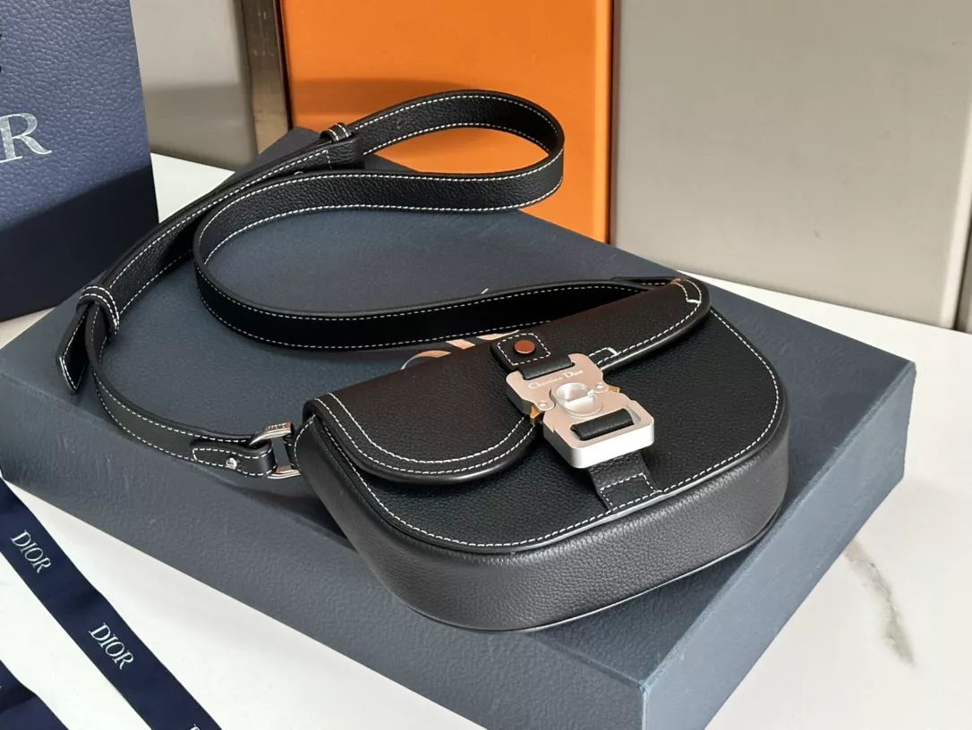 Christian Dior AAA Man Messenger Bags Comfortable 6589 - Image 3