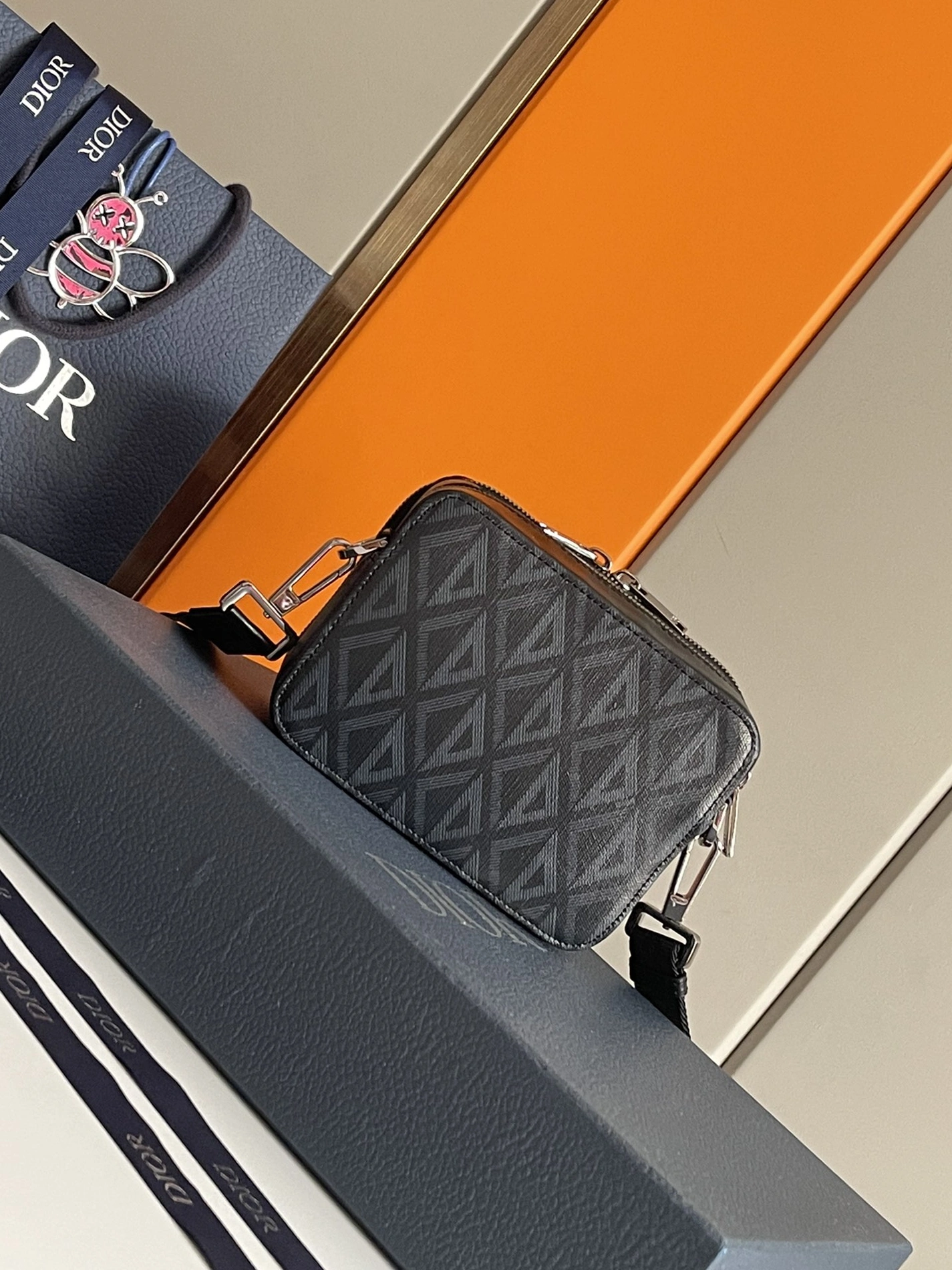 Christian Dior AAA Man Messenger Bags Sleek 4017 - Image 3