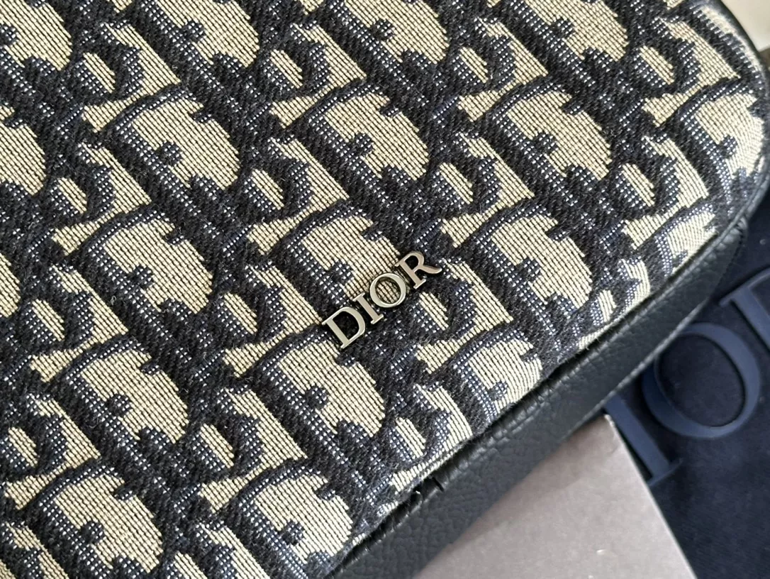 Christian Dior AAA Man Messenger Bags Sleek 673 - Image 3