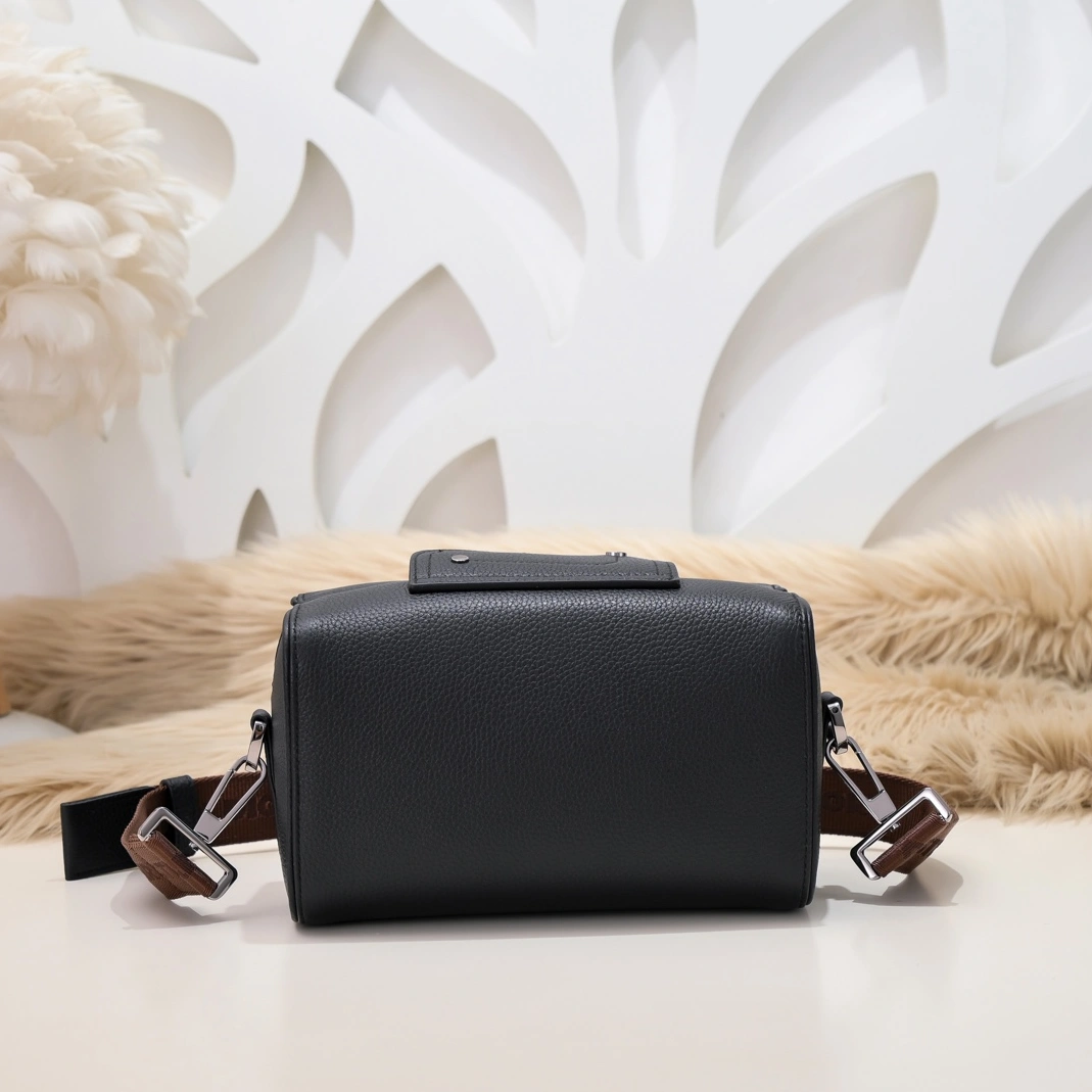 Christian Dior AAA Man Messenger Bags WellDesigned 4847