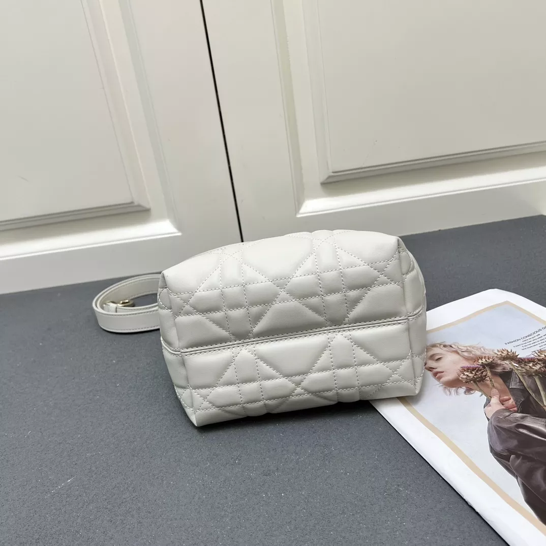 Christian Dior AAA Quality Handbags For Women Sleek 3866 - Image 6