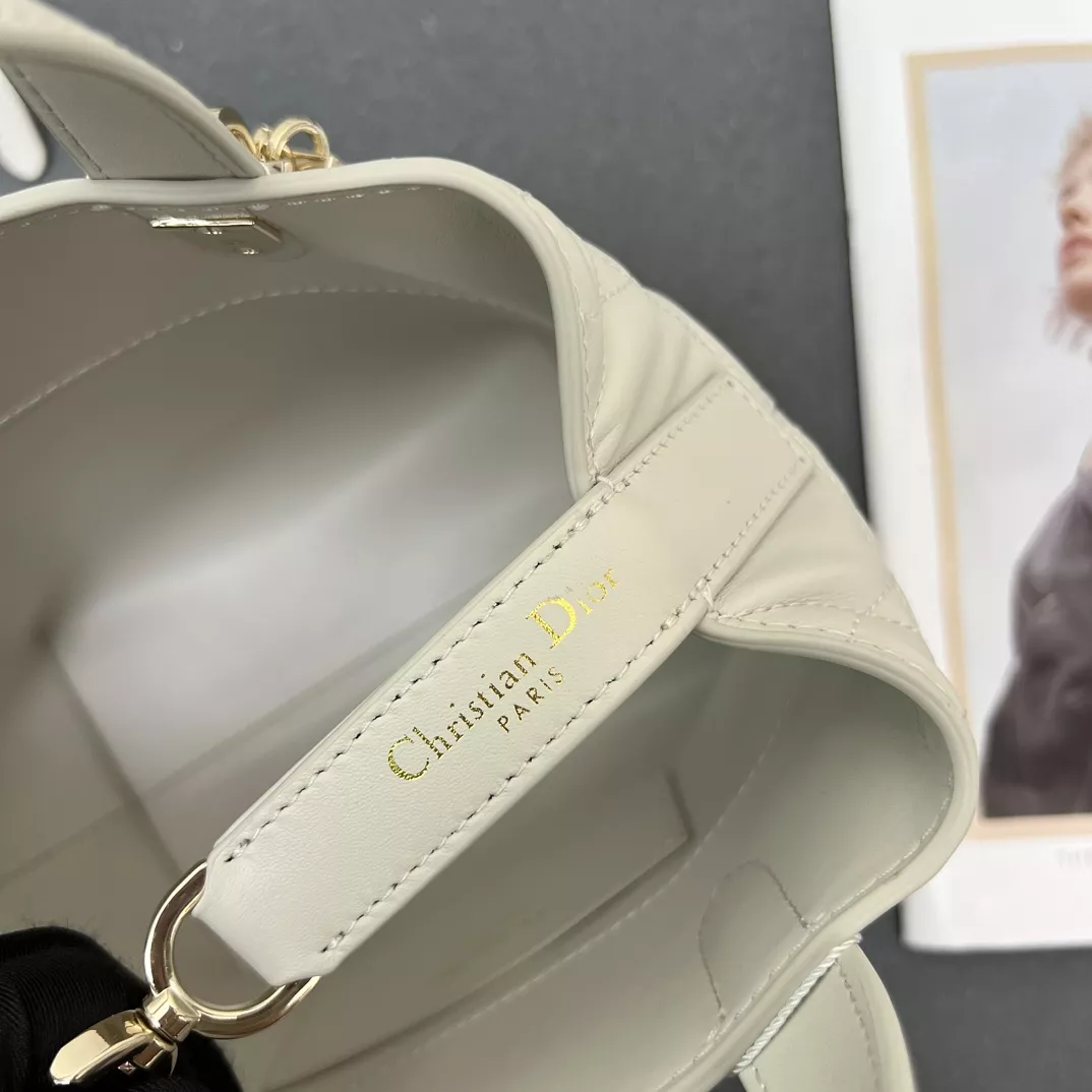 Christian Dior AAA Quality Handbags For Women Sleek 3866 - Image 7