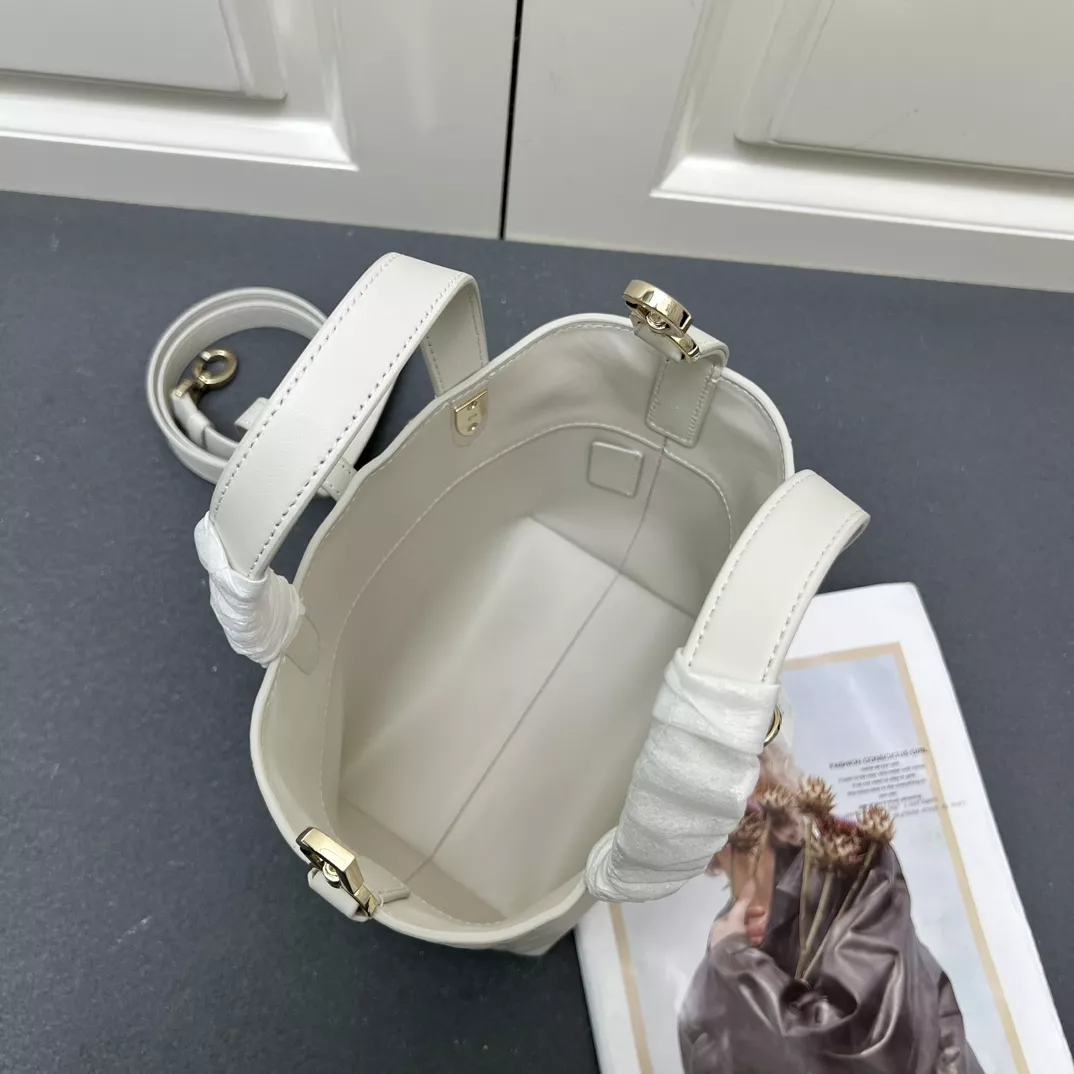 Christian Dior AAA Quality Handbags For Women Sleek 3866 - Image 8