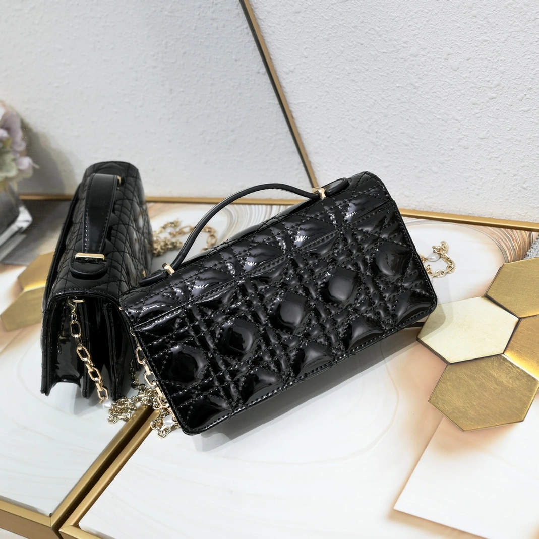 Christian Dior AAA Quality Messenger Bags For Women Flexible 7210