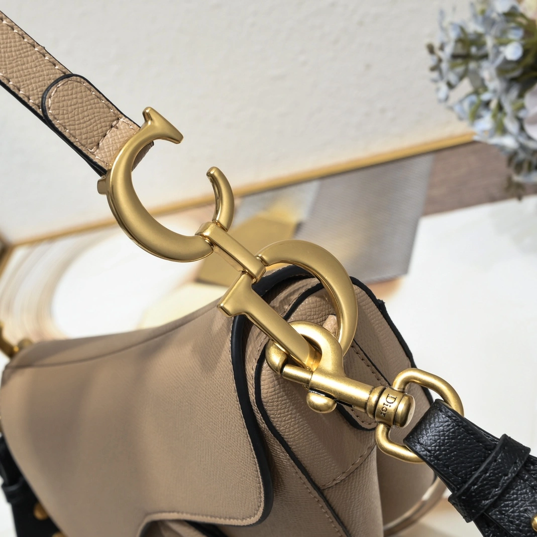 Christian Dior AAA Quality Messenger Bags For Women Vibrant 5819 - Image 3