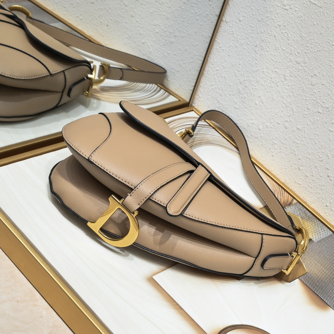 Christian Dior AAA Quality Messenger Bags For Women Vibrant 5819 - Image 5