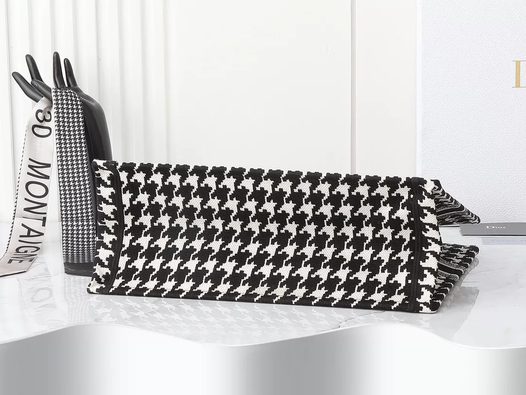 Christian Dior AAA Quality Tote-Handbags For Women Bold 6944 - Image 7