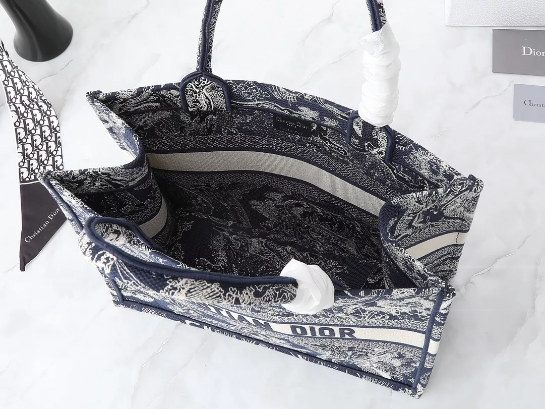 Christian Dior AAA Quality Tote-Handbags For Women Resilient 6896 - Image 8