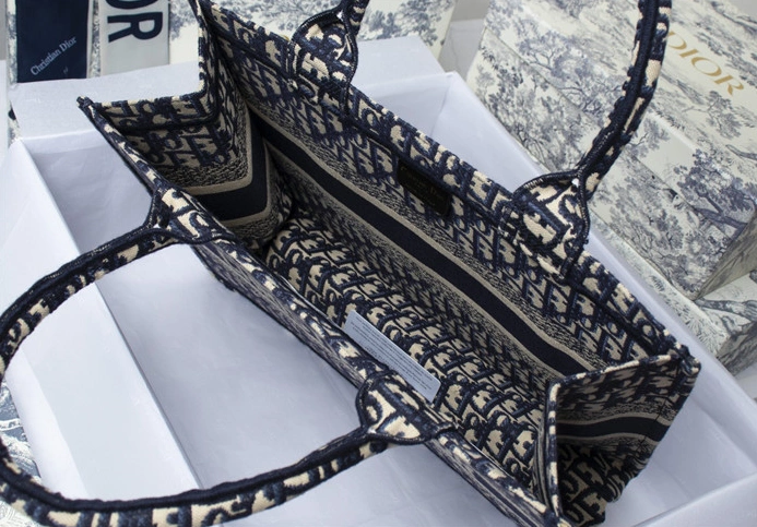 Christian Dior AAA Quality Tote-Handbags For Women Unique 6813 - Image 7