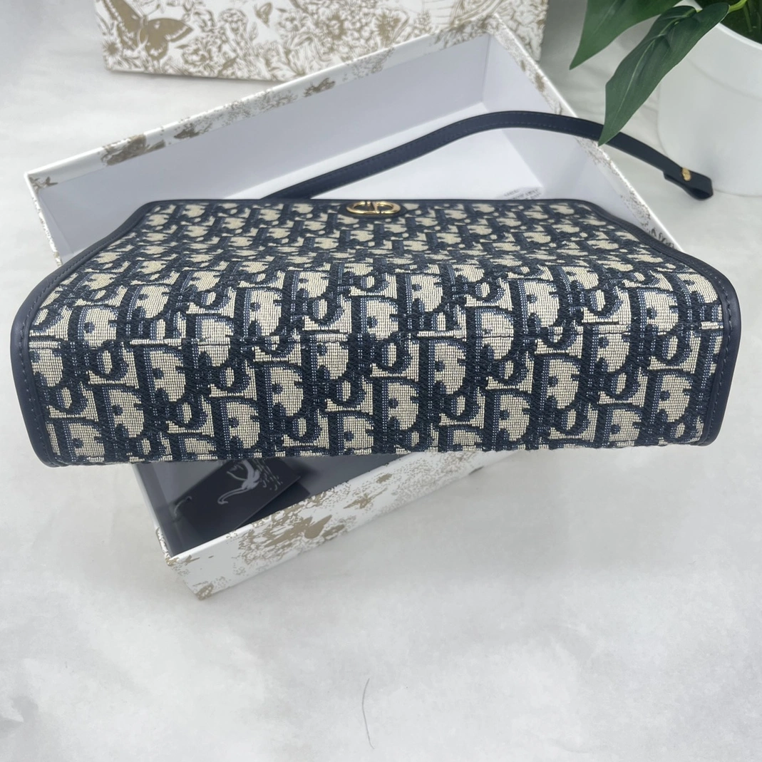 Christian Dior AAA Quality Wallets For Unisex Sleek 1322 - Image 5