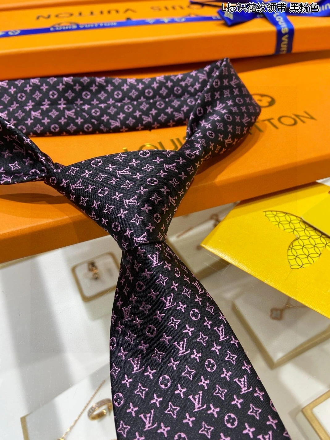 Classic 2850 Louis Vuitton LV Necktie - Image 4