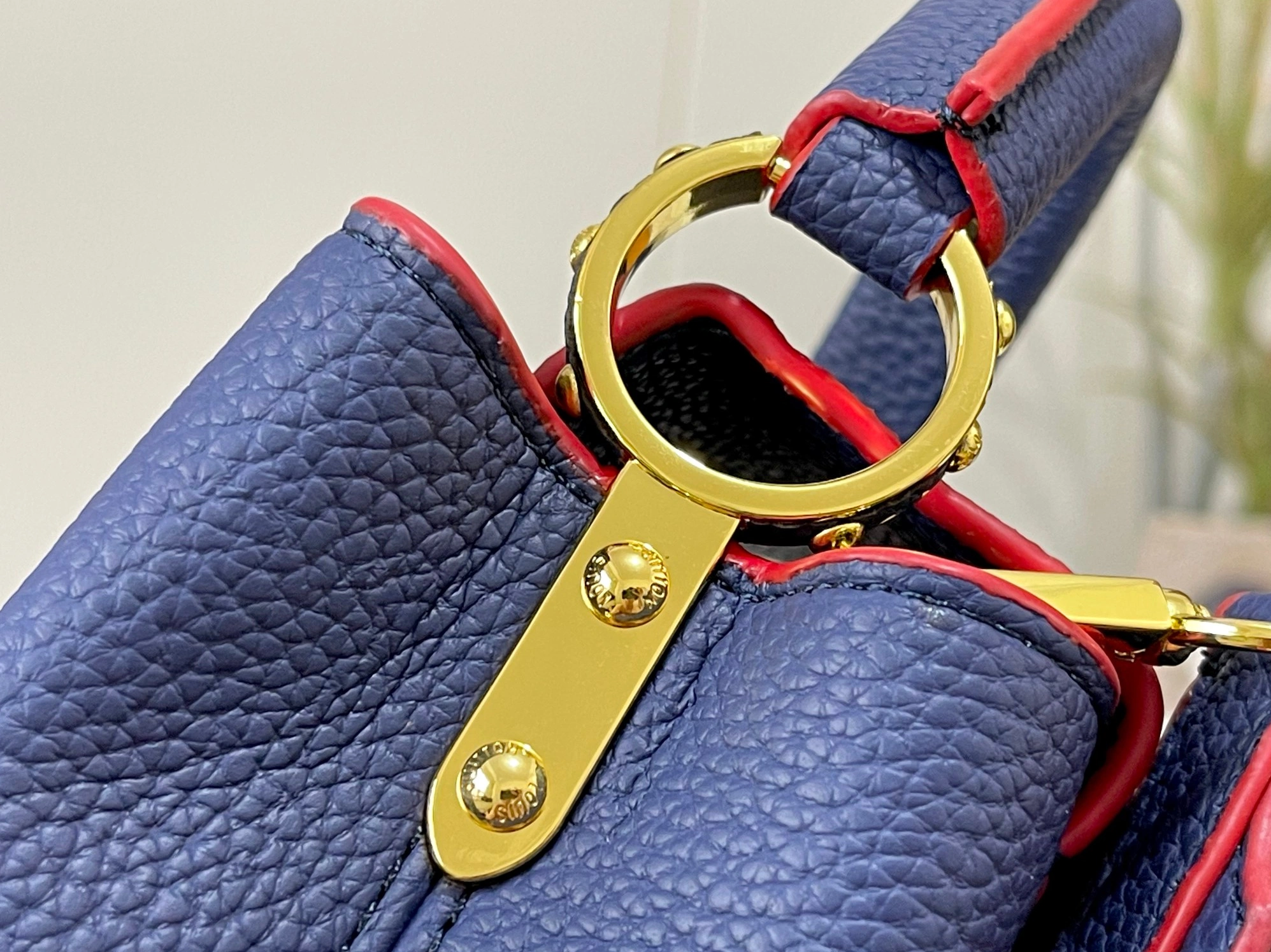 Classic 6907 Louis Vuitton AAA Quality Messenger Bags For Women - Image 6