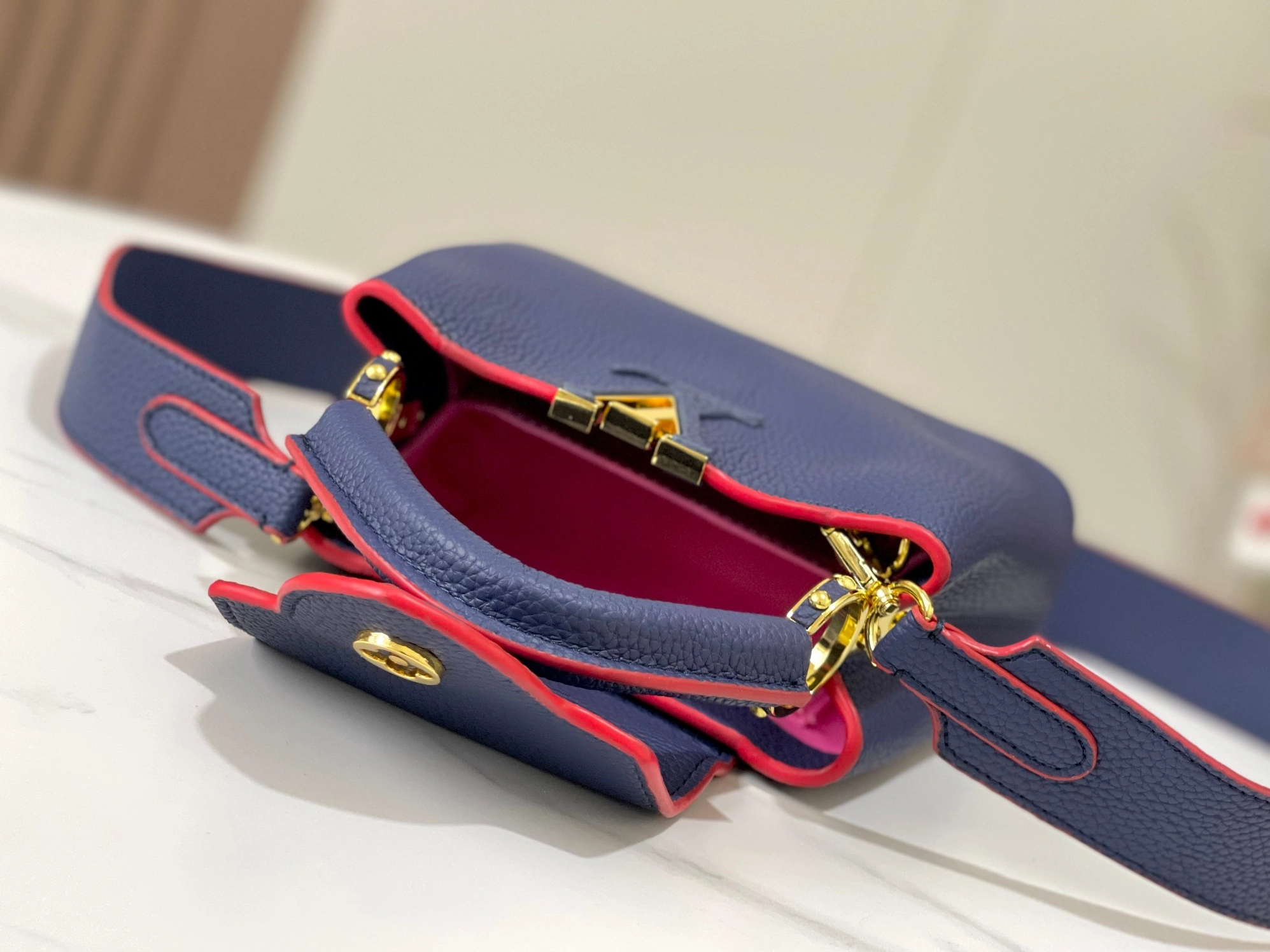 Classic 6907 Louis Vuitton AAA Quality Messenger Bags For Women - Image 8