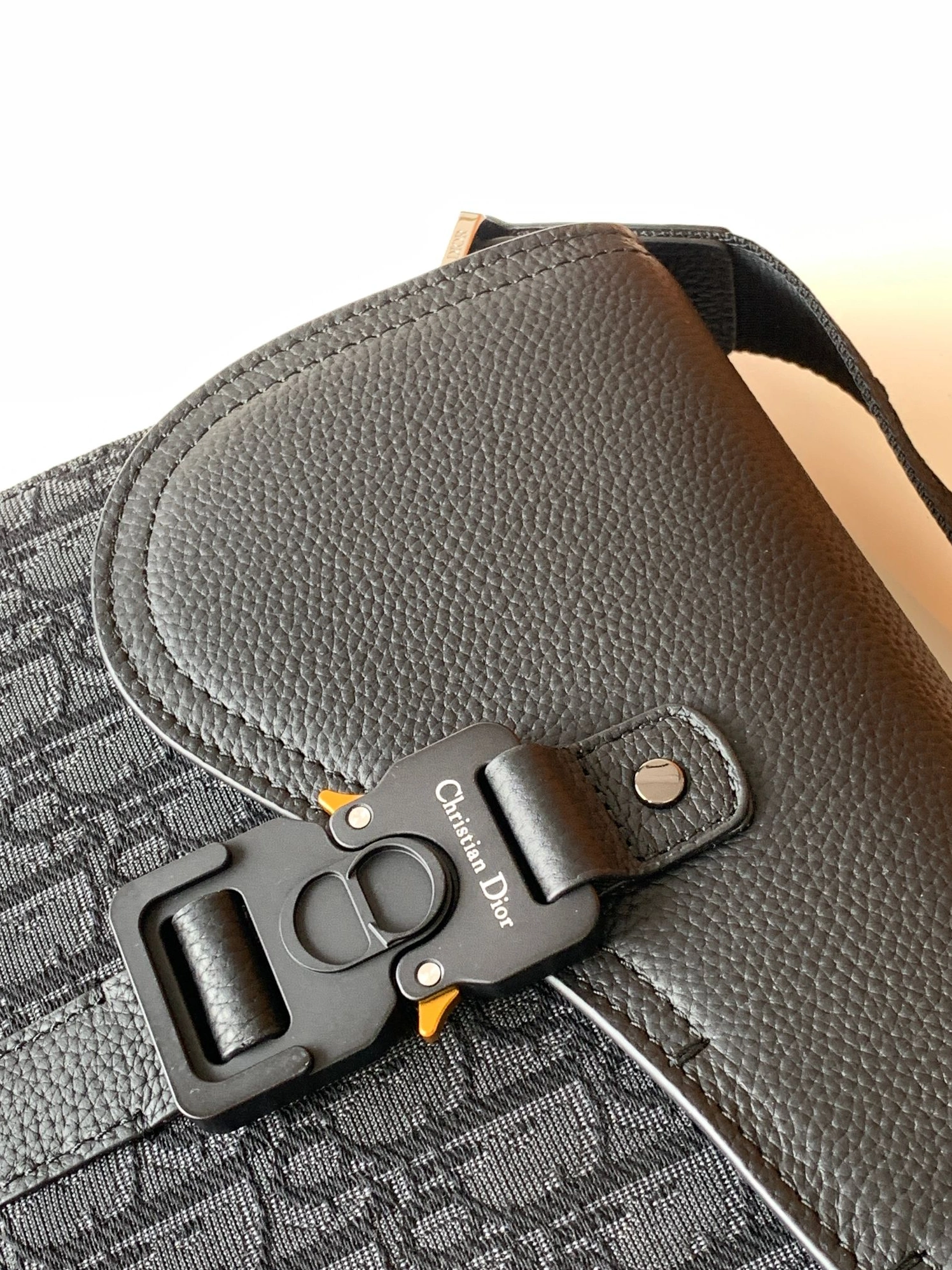 Classic 6935 Christian Dior AAA Man Messenger Bags - Image 4