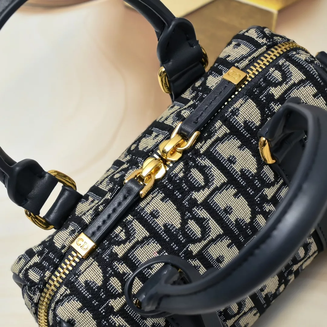 Comfortable 9649 Christian Dior AAA Quality Handbags For Women - Image 6