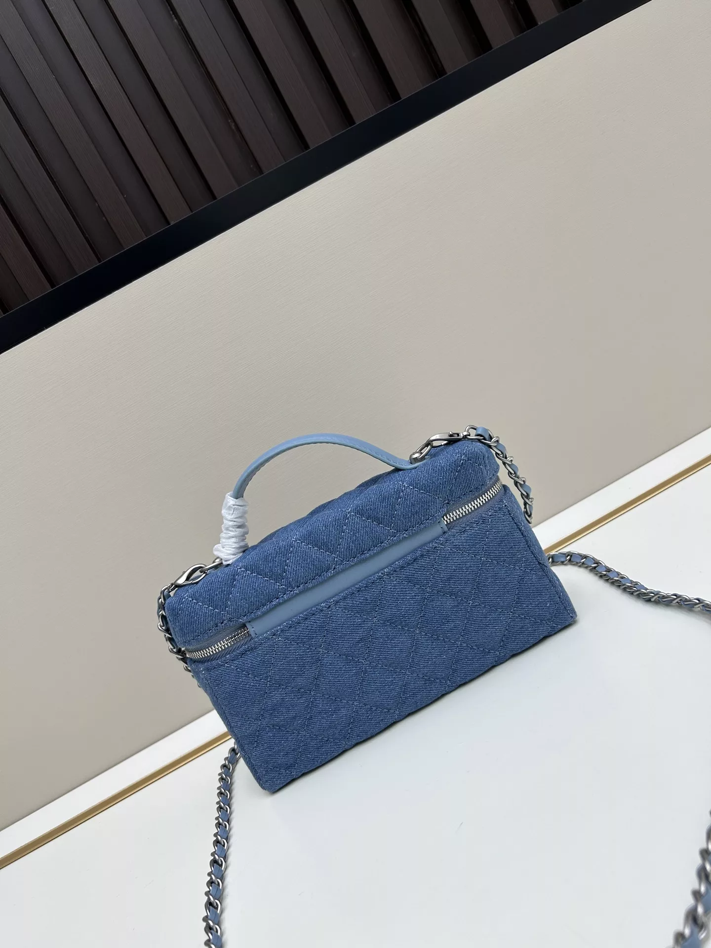 Compact 670 Chanel AAA Quality Messenger Bags For Women - Image 3