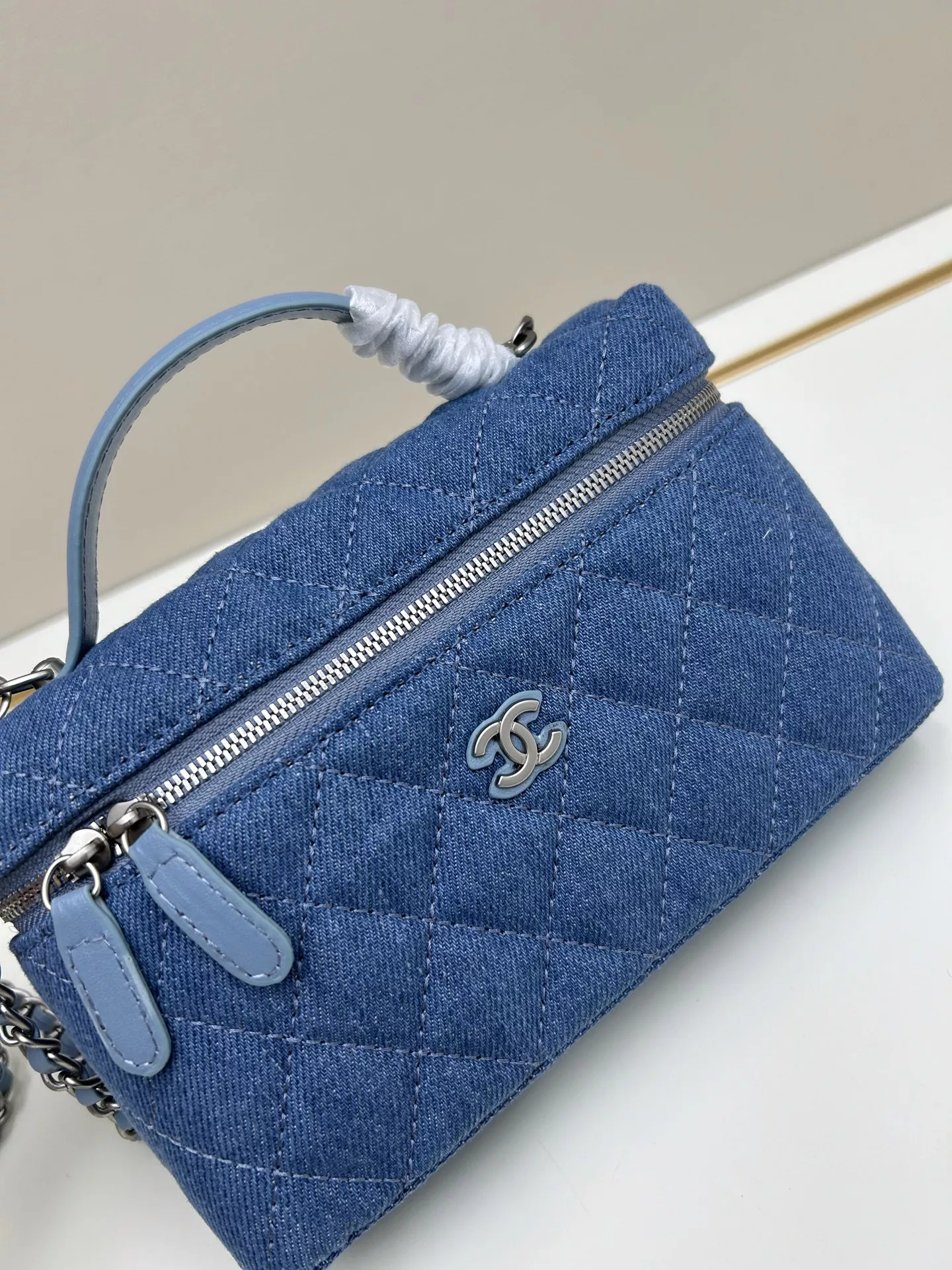 Compact 670 Chanel AAA Quality Messenger Bags For Women - Image 4