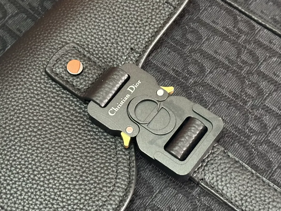 Cozy 1633 Christian Dior AAA Man Handbags - Image 4