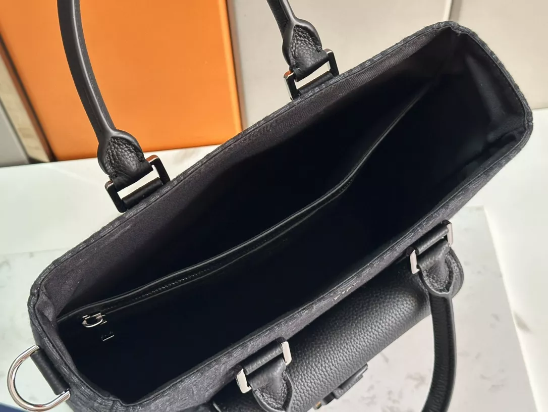Cozy 1633 Christian Dior AAA Man Handbags - Image 8