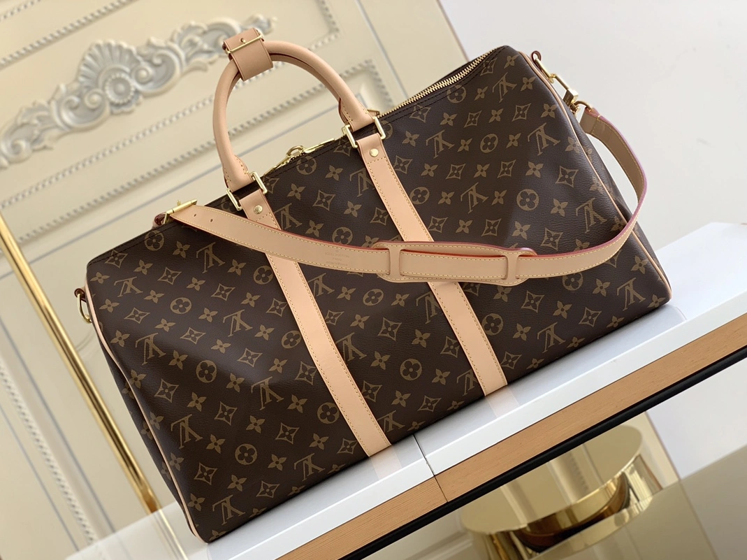 Cozy 1828 Louis Vuitton Travel Bags