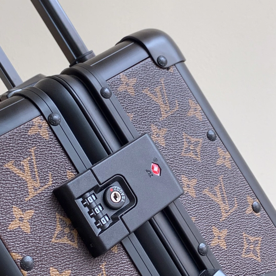 Cozy 3038 Louis Vuitton Luggage For Unisex - Image 5